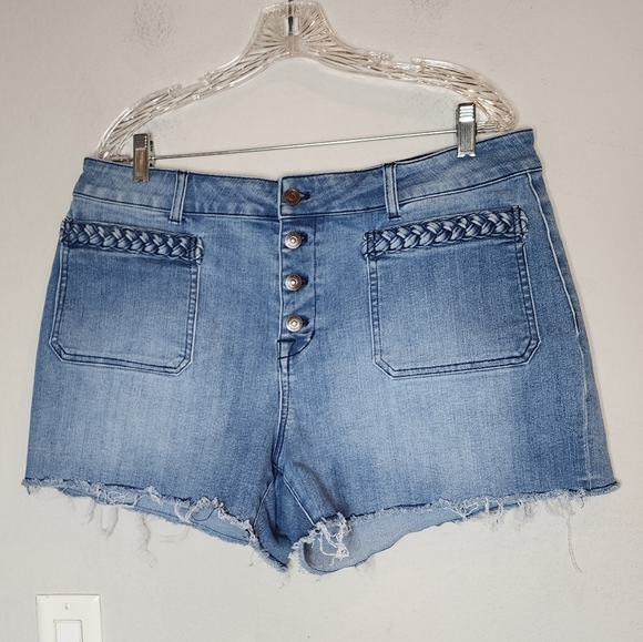 Idyllwind braided button fly stretch denim shorts. Plus Size 16 - Picture 1 of 15